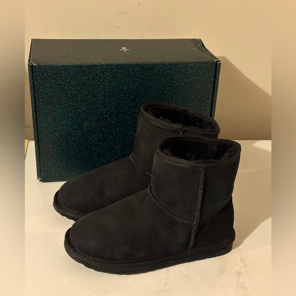 EMU boots